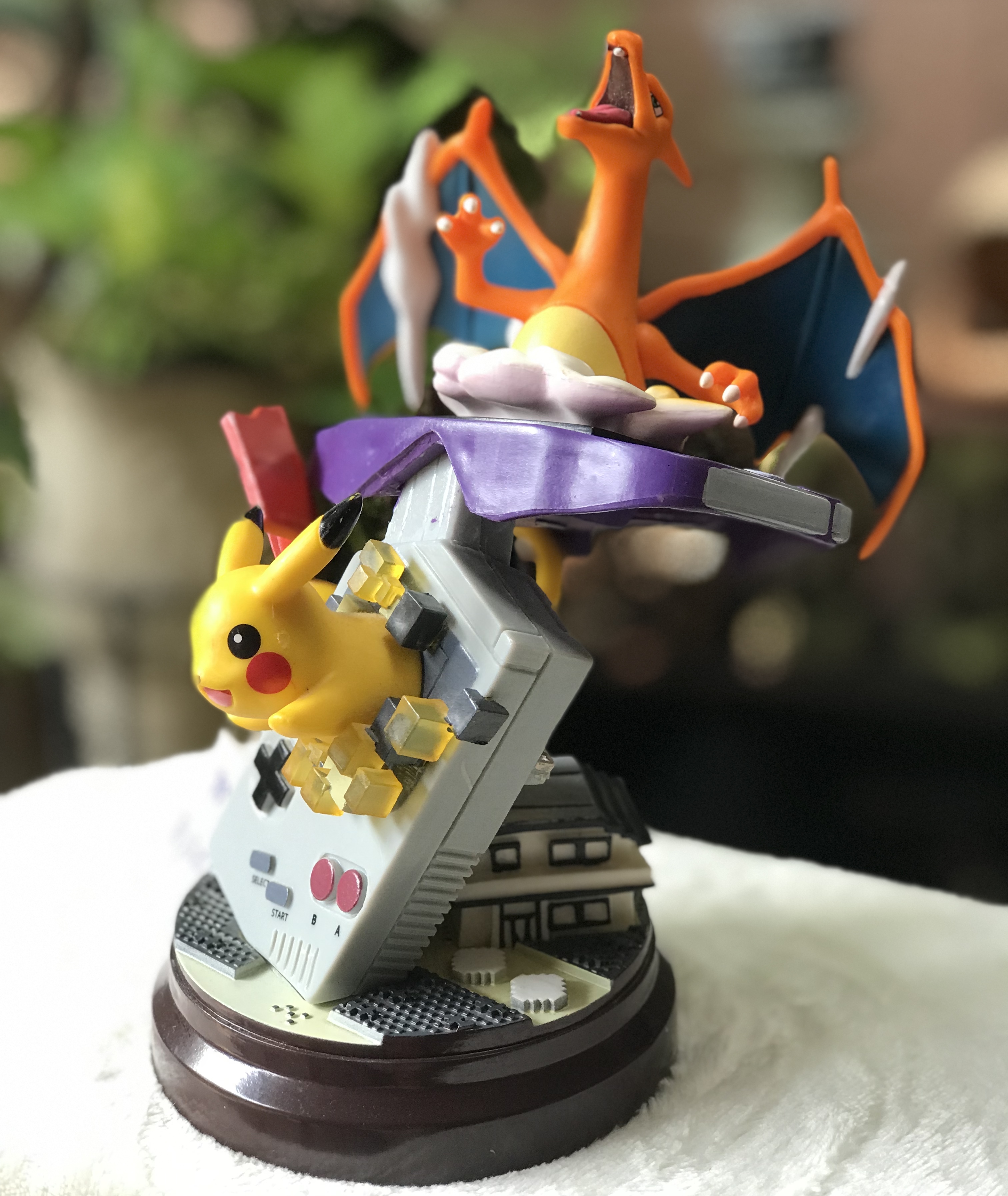 มีตำหนิตามภาพ ฟิกเกอร์ Pokemon โปเกมอน Pikachu พิกะจู Pokemon Pikachu Charizard Figure Statue Model Desktop Decoration