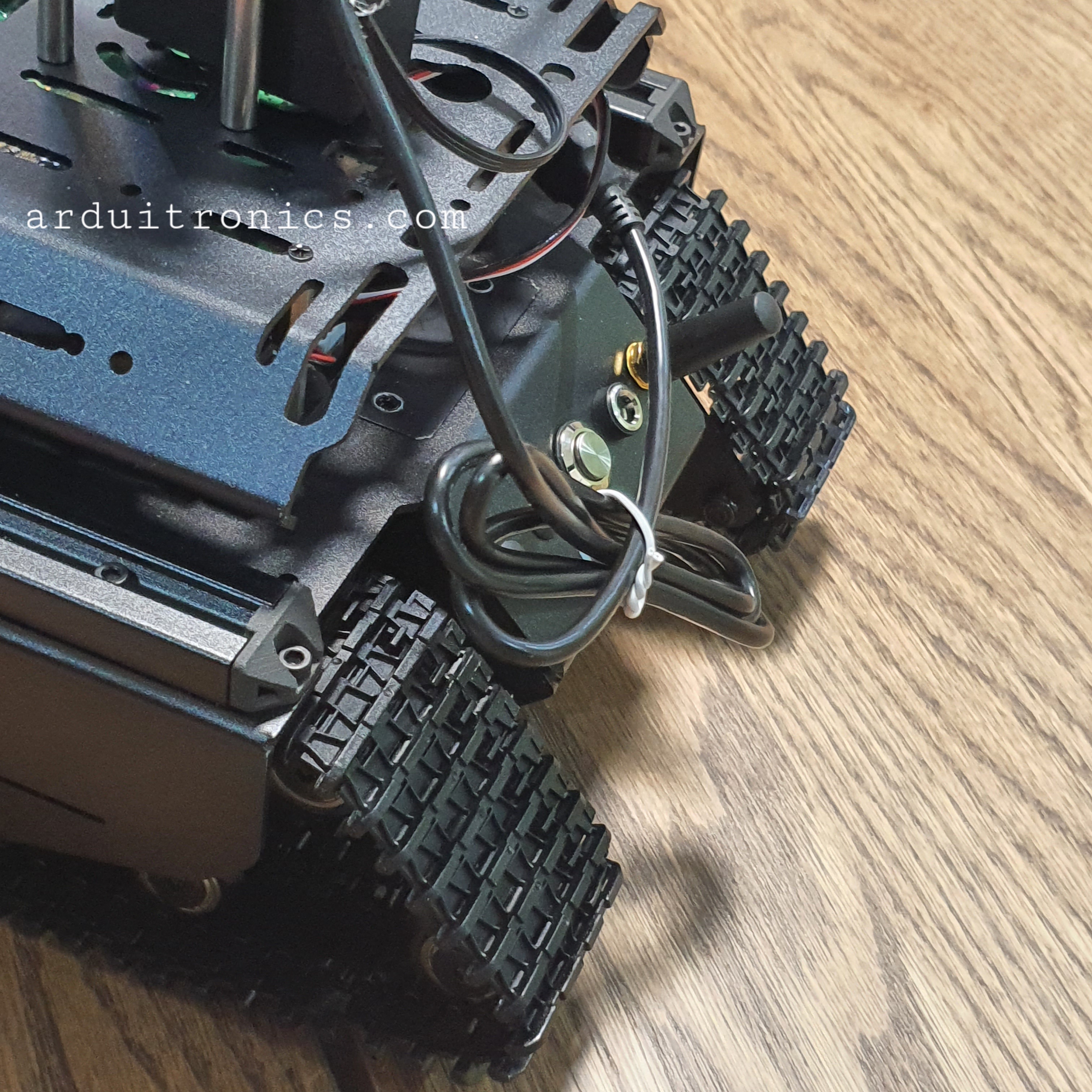 UGV Beast Open-source Off-Road Tracked AI Robot, Dual controllers, All-metal Body, Computer Vision, Suitable for Raspberry Pi 5 (แท้ Waveshare)