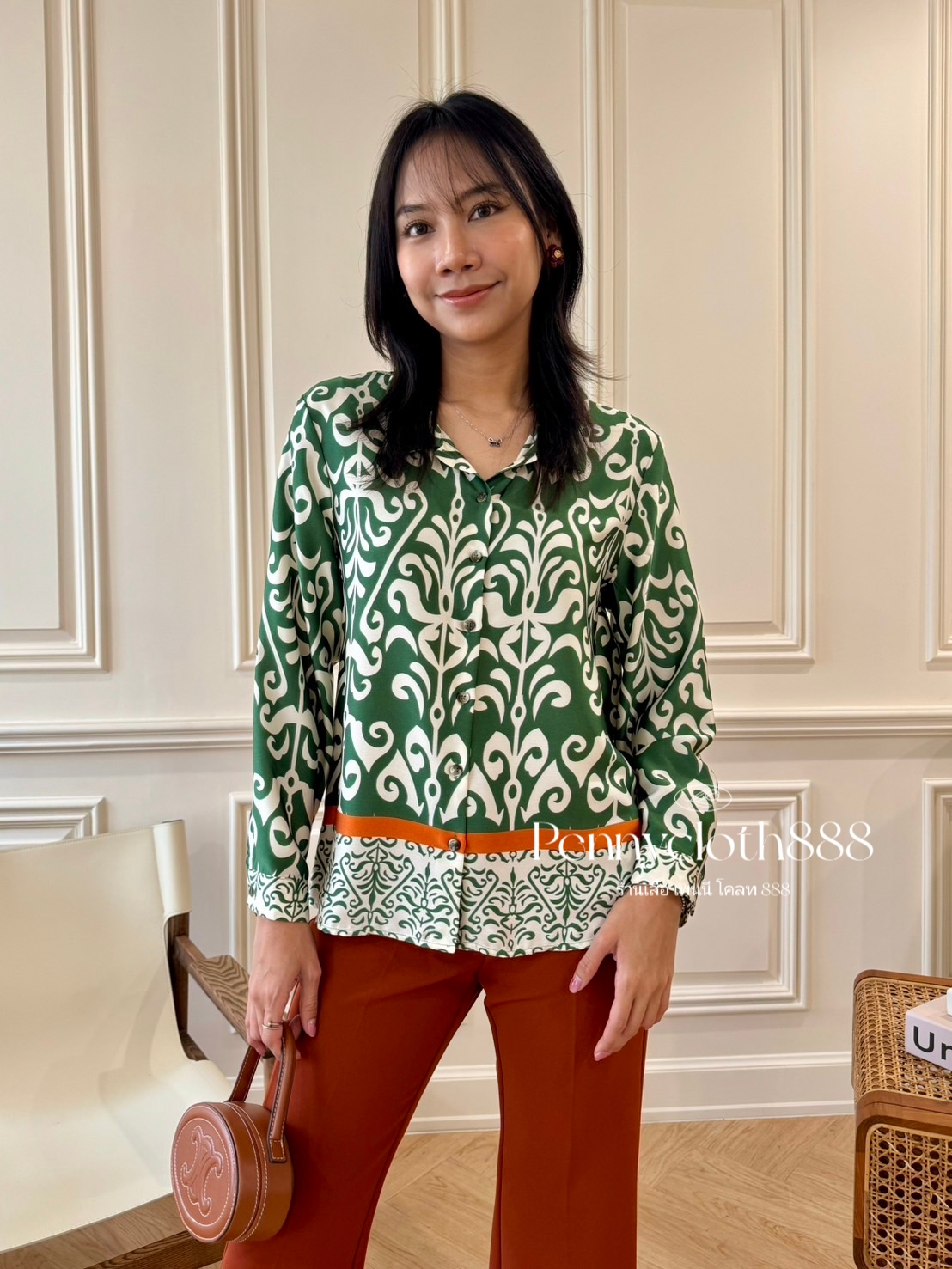 6896 เสื้อเชิ้ตผ้าชีฟองซาตินแขนยาว พิมพ์ลายเชิง กระดุมหน้า เนื้อเย็นใส่สบาย ไม่มีซับใน อก 36-42 นิ้ว ความยาวเสื้อ 24-25"