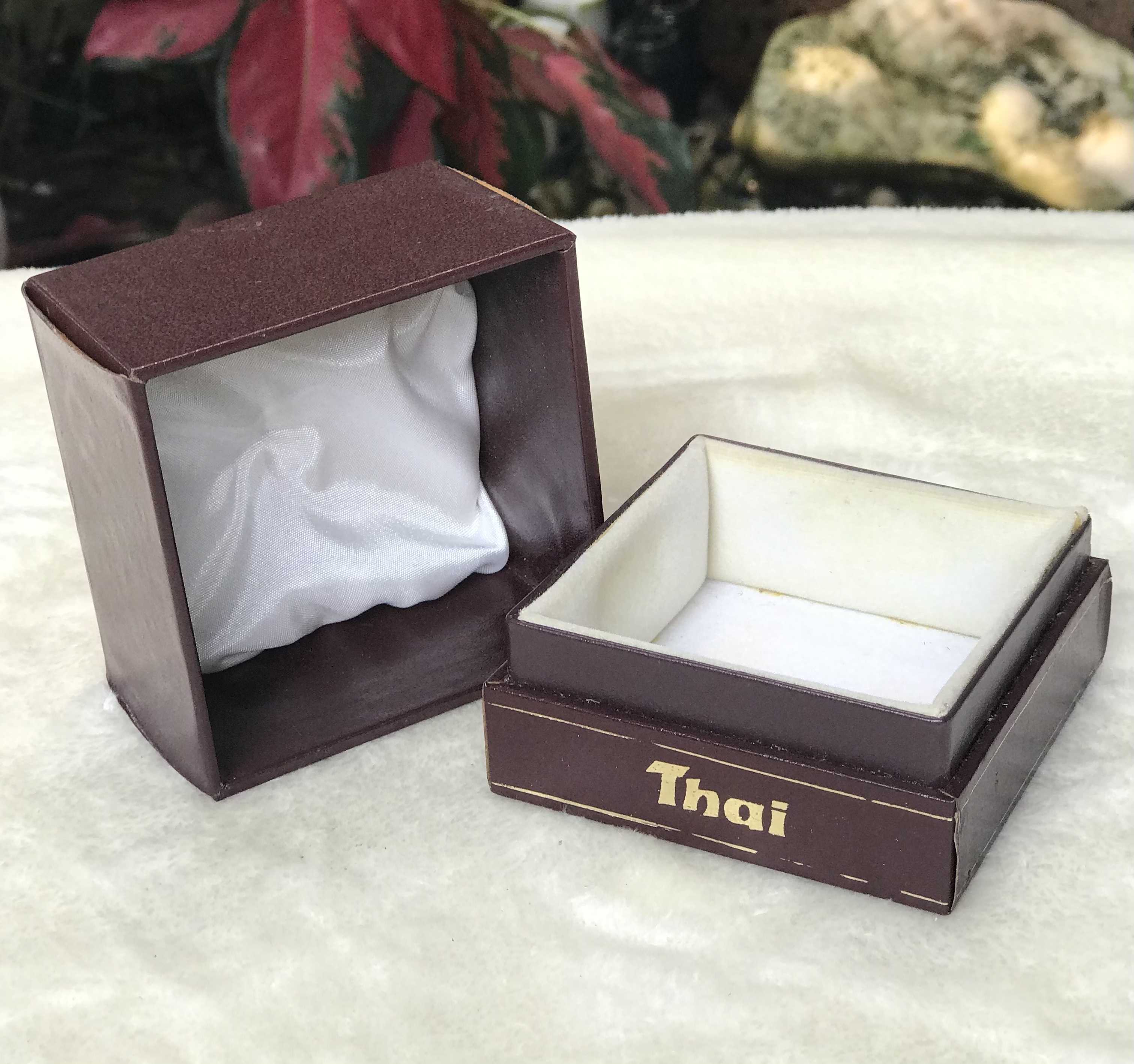 ￼เก่าเก็บ กล่องไม่สวย ของที่ระลึกการบินไทย โถแป้งเจิม โถปริก ผอบเบญจรงค์น้ำทอง Thai Benjarong Porcelain Small Ginger Jar