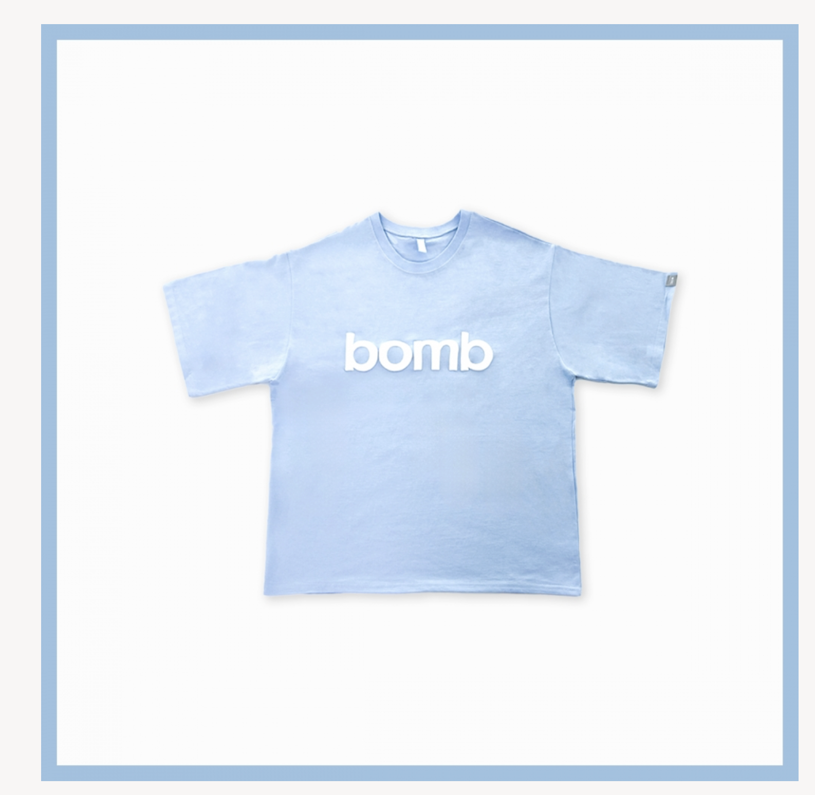 ILLIT - ILLIT 3rd Mini Album ‘bomb’ POP-UP STORE Merch. - T shirt.