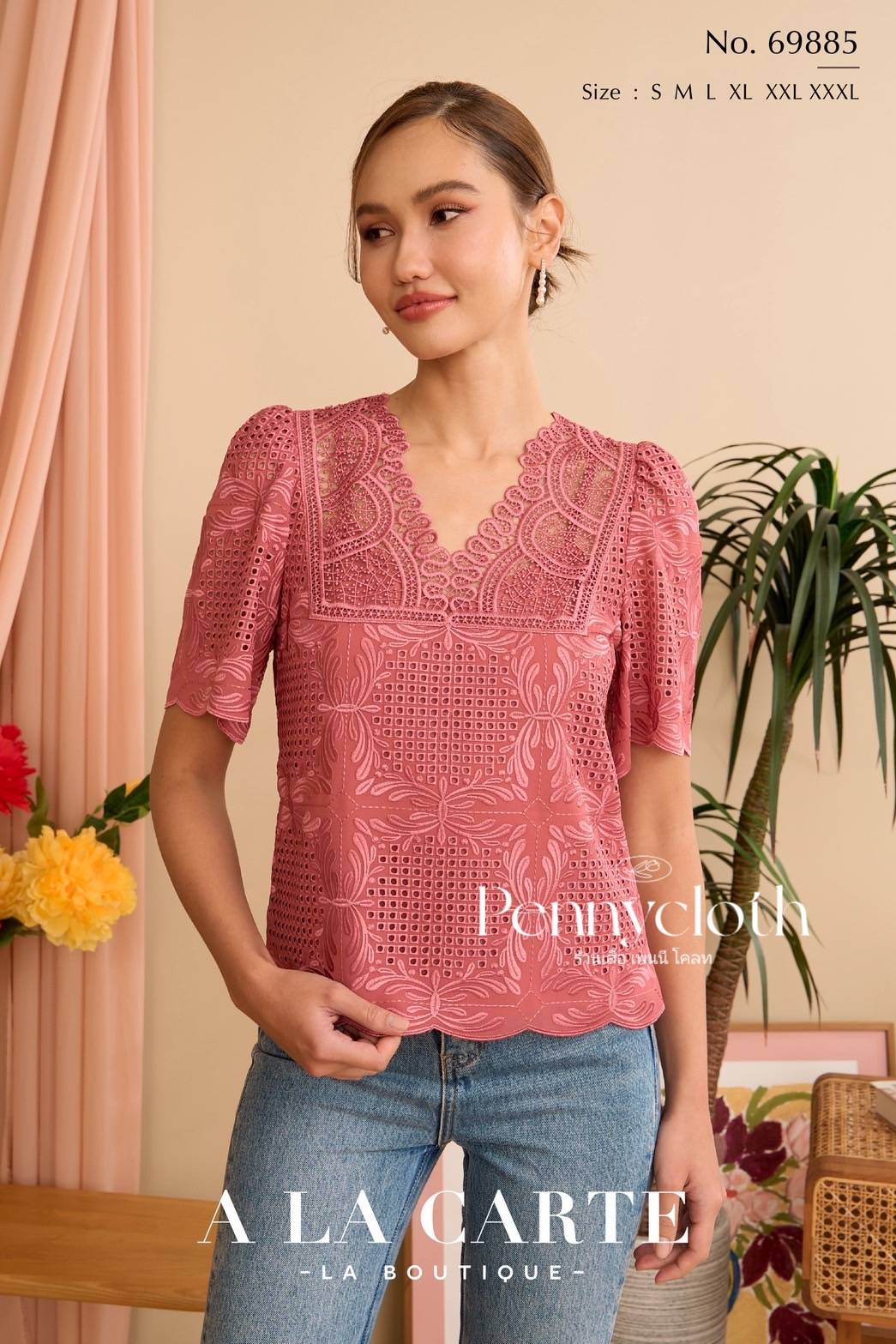 69885 เสื้อลูกไม้ A La Carte ชีฟอง งานปักฉลุ ผ้าเนื้อนุ่มใส่สบาย ทรงคอวี แขนสั้นแฟร์ มีซับใน by PENNY CLOTH