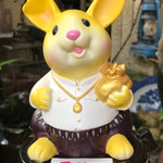 กระปุกออมสิน ออมสิน กระต่ายกระโจงดำ กรมส่งเสริมสหกรณ์ วาระเฉลิมพระชนมพรรษา 80 พรรษา รัชกาลที่ 9 - 5 ธันวาคม 2550 ขนาดกว้าง 4 นิ้ว สูง 6 นิ้ว