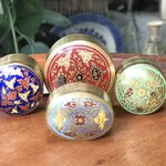 เริ่มต้น 990 บาท งานทองเหลืองเก่า ตลับทองเหลืองลงยา ตลับขี้ผึ้งทองเหลืองลงยา ใส่ของมงคล มวลสาร