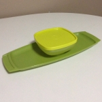 Tupperware จานเสิร์พพร้อมถ้วยซอส