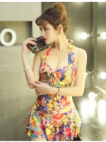 ***พรีออเดอร์***บิกินี่ชุดว่ายน้ำวันพีซ one-piece สีแดงลายดอกไม้ เล่นดีเทลเว้าด้านข้างโชว์ sexy เล็กๆ ตะขอด้านหลังติดโบว์ สดใสน่ารักรับลมทะเล สวยเหมือนแบบค่ะ