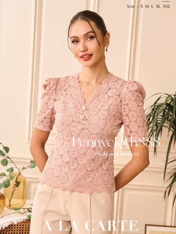 69713 เสื้อ A La Carte ลูกไม้เนื้อนุ่ม ซับในมีความยืดหยุ่น ใส่สบาย ทรงคอวี แขนสั้น แต่งกระดุมหน้า