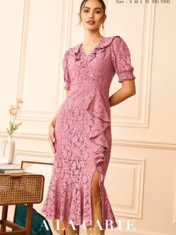 69537 เดรส A La Carte ลูกไม้แขนสั้น คอวีแต่งระบาย แขนสั้น เนื้อผ้ามีความนุ่ม ยืดหยุ่นใส่สบาย มีซับใน แพทเทริ๋นทรงเข้ารูป ใส่แล้วเก็บทรงสวย