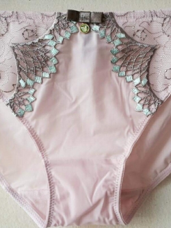 กางเกงชั้นในสตรีไทรอัมพ์