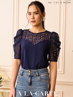 69609 เสื้อผ้าเครปสีพื้น ตัดต่อทรงวีผ้าลูกไม้เนื้อทอ ช่วงไหล่และแขน ผ้าเนื้อเนียนมีน้ำหนักใส่สบาย มีซับใน แขนสั้นจับจีบรูดสวยเก๋