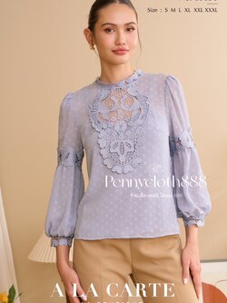 69638 เสื้อ Alacarte ชีฟองลายจุดในตัว คอกลม แต่งลูกไม้ช่วงอก มีซับใน แขน 3 ส่วนตัดต่อลูกไม้ สวยหรู