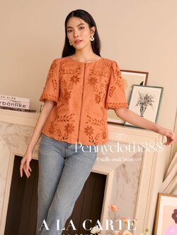 69716 เสื้อลินิน A La Carte เนื้อใยธรรมชาติ งานปักฉลุ ทรงคอปาด แขนสั้นแฟร์ แพทเทิร์น ทรงปกติ ไม่เข้ารูป มีซับในคอตตอนเย็บติดเต็มตัว