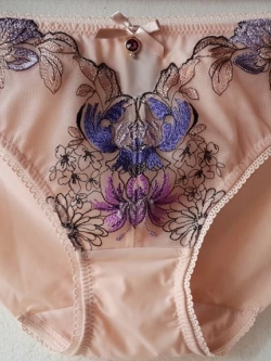 กางเกงชั้นในสตรีไทรอัมพ์