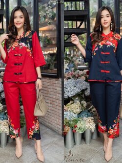 P0114A ชุดเซ็ทตรุษจีนผ้าลินินเกรดพรีเมี่ยม เนื้อผ้านิ่ม ตกแต่งงานปักผสมผ้าลายดอกไม้ กางเกงมีกระเป๋า ชุดเเต่งด้วยกระดุมจีน กุ้นขอบที่ชายเสื้อ ใส่ชุดเดียวสวย หรือจะแยกชิ้นใส่แมทช์กับชุดอื่น เสื้อ อก ฟรีไซส์ 44" เอว 30-38 สีแดง สีกรม