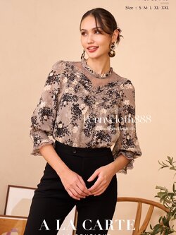 69149 เสื้อ Alacarte ชีฟองพิมพ์ลายมีเท็กเจอร์ในตัว คอกลม แต่งลูกไม้ช่วงอก มีซับใน แขน 3 ส่วนปลายสม็อก
