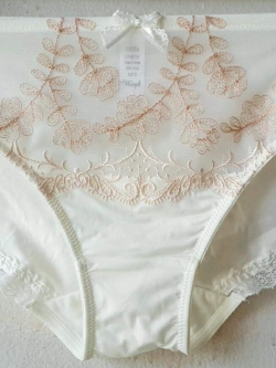 กางเกงชั้นในสตรีไทรอัมพ์