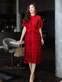 P8827 Maxi dress ผ้าลูกไม้ ลายลูกไม้ 2Tone ดีเทล ตอกมุกรอบคอสีเดียวเชือกผูกเอว เดรสมีซับใน อก ฟรีไซส์ 44" ยาว 46" สี แดง