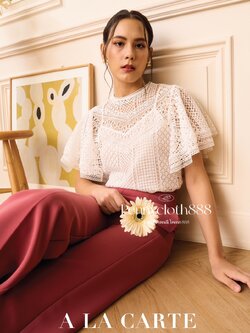 69569 เสื้อ Alacarte ผ้าลูกไม้เนื้อทอใหม่ ลายกราฟิค คอกลม แขนสั้นทำวอลลุ่ม 2 ชั้น มีซับในชีฟอง สีขาว สีน้ำตาล สีม่วง