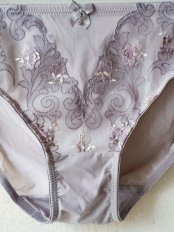 กางเกงชั้นในสตรีไทรอัมพ์