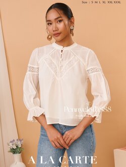 68975 เสื้อ Alacarte คอตตอนเนื้อนุ่มใส่สบาย คอกลม ติดกระดุม มีระบาย ตีเกล็ดแทรกทริมลูกไม้ มีซับใน