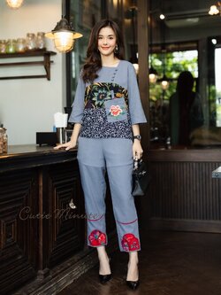 P0310 ชุดเซ็ทผ้าลินินฝ้าย เนื้อผ้านิ่ม ชายเสื้อตกแต่งด้วยผ้าลาย กระเป๋างานปักติดกระดุมจีน กางเกงมีกระเป๋าแต่งขากางเกงด้วยงานฝีมือ อก 44 นิ้ว สีม่วงมะปราง เทา