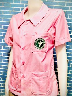 เสื้อริ้วชมพูขาว คอบัวแหลม ผู้หญิง ปักกระทรวงสาธารณสุข