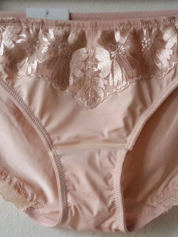 กางเกงชั้นในสตรีไทรอัมพ์