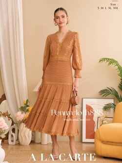 69562 ชุดเดรส A La Carte ผ้าชีฟองอัดพลีท แต่งลูกไม้ คอวี กระโปรงท่อนลาง เย็บจีบ ปล่อยรูดระบาย ตัดต่อแต่งสลับทริม ชายกระโปรงโชว์เชิงลูกไม้