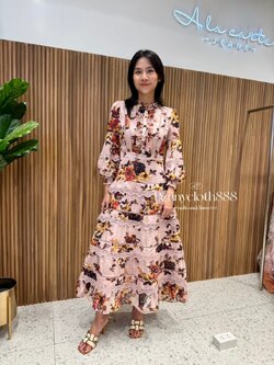 69614 ชุดเดรส Alacarte ชีฟองพิมพ์ลายดอกไม้ กระโปรงทรงเอ ตัดต่อแทรกทริมลูกไม้ แต่งกระดุมหน้า มีซิปหลัง ซับใน สวมง่ายใส่สบาย สวยหรู