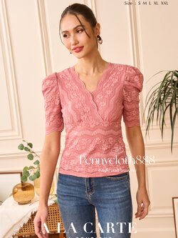 69714 เสื้อ A La Carte ลูกไม้เนื้อนุ่ม มีความยืดหยุ่นดี คอวี แขนสั้น ซับในยืดได้ ใส่คู่กับผ้าซิ่น สวยหรู