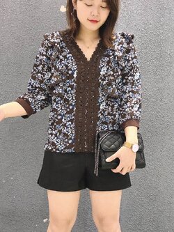 เสื้อชีฟองแขน 3 ส่วน BamBoo คอวี ลายดอกแต่งทริมลูกไม้มีระบายด้านข้าง ด้านหลังเป็นผ้ายืดแบบน่ารักมากค่ะ สีน้ำตาล M,L,XL,XXL สีครีม 38,40,42,44