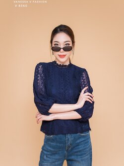 VANESSA เสื้อลูกไม้คอตั้ง ดีเทลแขนพอง ทรงสวย งานเข้ารูปกำลังดี เนื้อผ้าลูกไม้โพลีเอสเตอร์อย่างดีสวมใส่ง่ายสัมผัสนุ่มมากค่ะ สีกรม S 34 นิ้ว