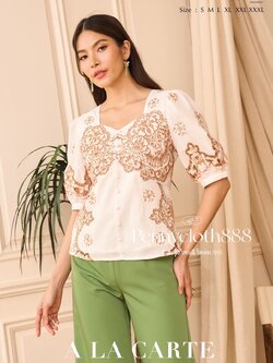 69674 เสื้อ A La Carte ลินินแขนสั้น คอเหลี่ยม งานปักฉลุ แต่งกระดุมหน้า ซิปหลัง มีซับใน