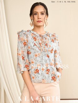 69441 เสื้อ Alacarte ชีฟองพิมพ์ลายดอก คอกลม ผูกโบ มีระบาย ตีเกล็ด ใต้อกมีสม็อก ใส่แล้วดูเพรียว มีซับใน แขนทรงแฟร์