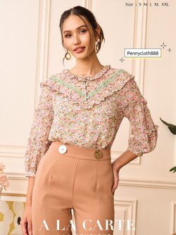 68962 เสื้อ A La Carte ชีฟองพิมพ์ลายดอก คอกลม กระดุมหน้า 5 เม็ด แทรกทริมแต่งระบาย มีซับใน แขน 4 ส่วน