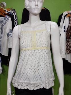 เสื้อสายเดี่ยวผ้ายืดลายจุุด ต่อลูกไม้ที่ชายเสื้อ สายปรับได้ค่ะ ขนาดฟรีไซด์ อก 32-38 นิ้วค่ะ สินค้าพร้อมส่ง สีขาว สีดำ